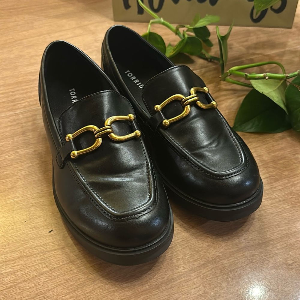 Torrid Black Loafers W Gold Hardware Sz 10W